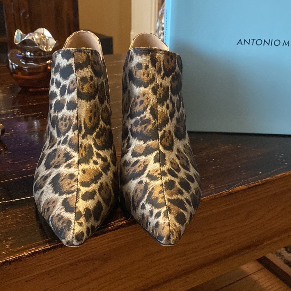 Antonio Melani Leopard Pattern Bootie size 9.5 - Picture 4 of 4